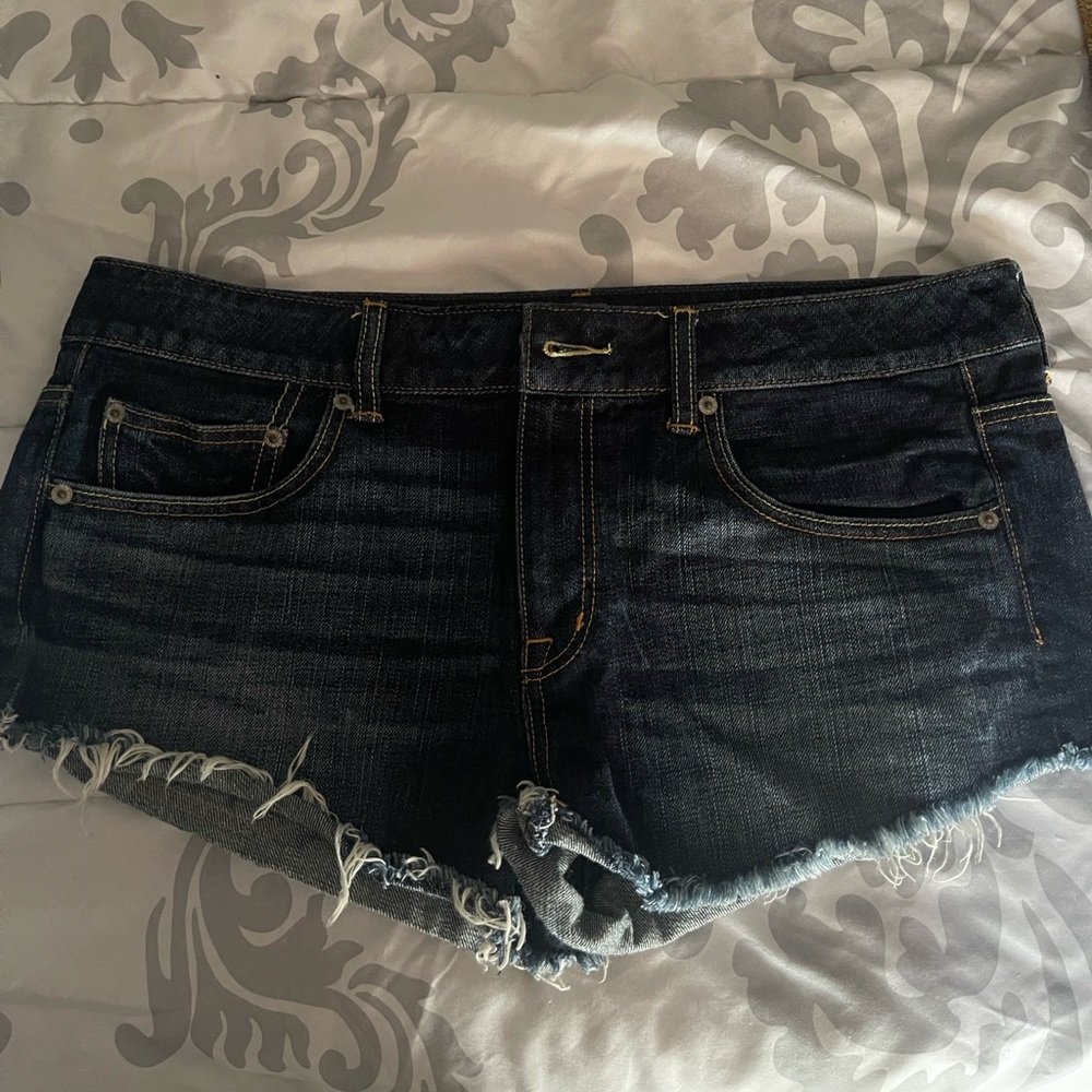 NWOT American eagle sz 12 dark denim raw hem/fringed cuff shorts